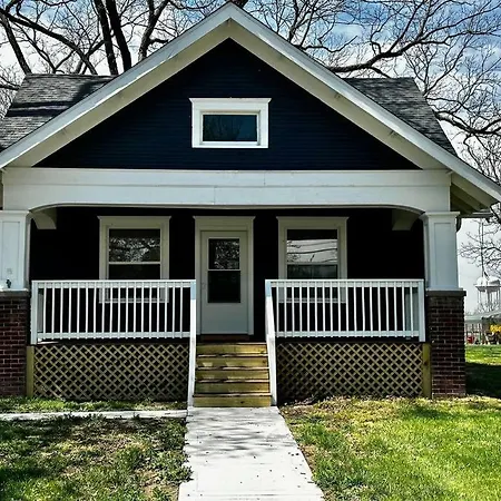 Mrs. Hughes Cottage - 2 Bedroom House W/ Parking Hamilton Exterior photo